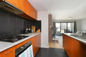 Convenient 3 Bedroom Apartment Close to Casino and CBD - Image 2
