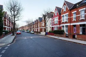 Archway Garden - Image 3