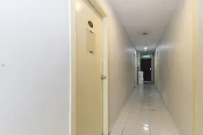 OYO 427 Hotel Kristal - Image 1