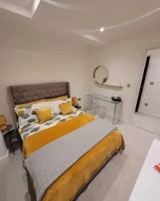 Lux 2 Bed Flat In The Heart Of Rochester - Image 3