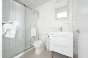 Elegant Studios and Apartments, MONTREAL - SK - Image 2