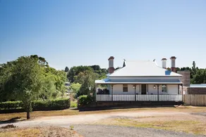 Hillcrest Apartment - Image 3
