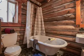 Far and Away Cabin - Image 5