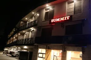 Summit Hotel & Apartments - Image 4