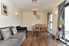 Bright 2 Bedroom Flat in Lambeth With Balcony - Image 3