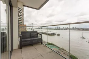 3 Bedroom Dual-aspect Flat With River Views - Image 3