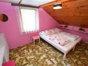 Cozy Chalet in Pilsen With Swimming Pool, Garden, Balcony - Image 2