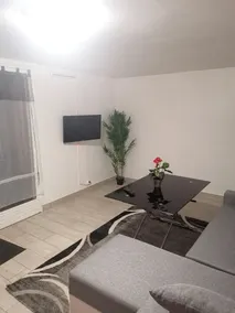 Apartment With 2 Bedrooms in Villeneuve-le-roi, With Wifi - Image 5