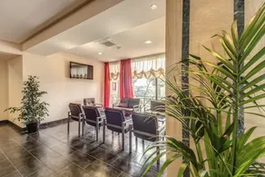 Regal Park Hotel - Image 2