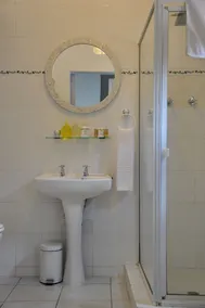 Ginnegaap Guesthouse - Image 2