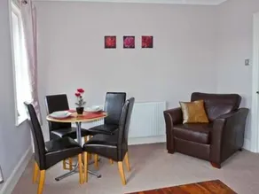 Riverside Apartment Rye - Image 4