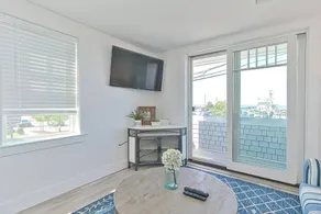 Harbourtown Suites Luxury Condo - Image 4