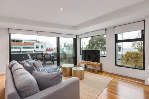 Melbourne Holiday Apts Williamstown - Image 3
