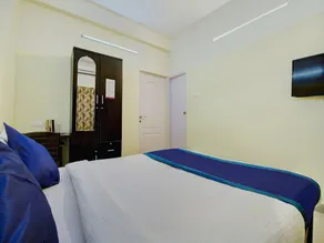 Hotel Galaxy Manor - Image 2
