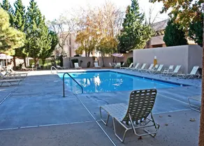 2 Bedroom Apartment w/ Pool, Balcony & WiFi by Frontdesk - Image 3
