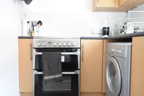 Stylish 1 Bedroom Flat in West Kensington - Image 2