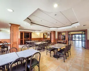 Shary Inn and Suites - Image 2