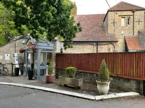 Beautiful 2BD Flat Outstanding Views Near Bath - Image 3