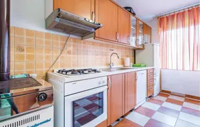 Stunning Home in Bosiljevo With Wifi and 4 Bedrooms - Image 3