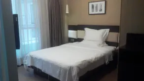 Jiashiting Hankou Railway Station Hotel - Image 4