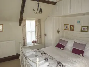 Strawberry Rose Cottage - Image 2