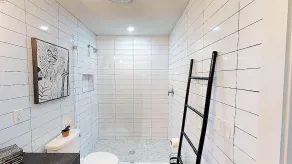 Pineapple Bungalow - Image 4