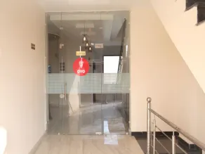 Hotel Golden Brooks by OYO Rooms - Image 4