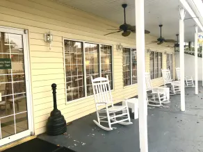 Honeysuckle Inn & Conference Center - Image 4