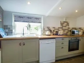 Bee Hive Cottage - Image 3