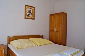 Sun Hostel Budva - Image 2