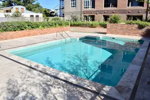 Cosy Newtown Studio Apartment With Swimming Pool - Image 3