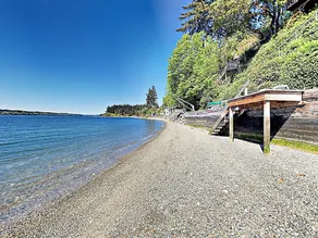 Bayside Retreat Home by RedAwning - Image 4