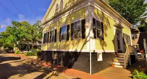 Languedoc Inn & 3 Hussey St Guest House - Image 3