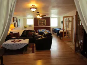 Rocky Mountain Red Brick Inn - Image 3