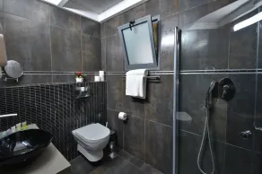 Halomot Naftali - Image 4