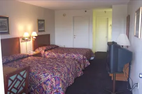 Crosby's Motor Inn - Image 2