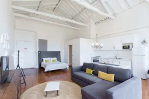 GuestReady - Ayres Studio w Balcony Garden - Image 2