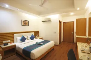 FabHotel Signature Cyber Park - Image 5