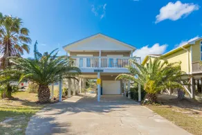 Hosteeva Seaside Cottage - Image 3