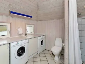 Sprawling Holiday Home With Swimming Pool in Ringkøbing - Image 4