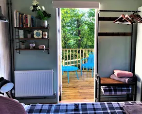 Unique 1+ bed Cabin, Parking and Private Garden - Image 5