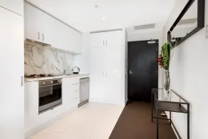 FARINA, 1BDR Docklands Apartment - Image 2