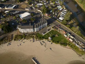 Waters Edge 208 - Image 5