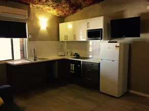 The Lookout Cave Underground Motel - Image 4