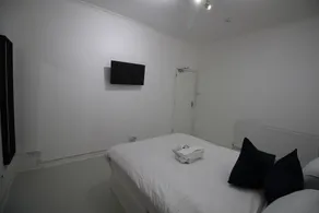 London Suites Croydon - Image 2