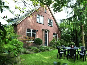 Holiday Home With Roofed Terrace, Barbecue & Garden in Bentelo - Image 3