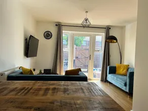 Beautiful 4-bed House in Lincoln- Close to Centre - Image 3