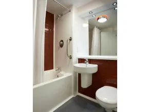 Travelodge Edinburgh Central Waterloo Place - Image 3