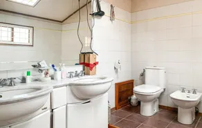 Beautiful Home in Manziana With 4 Bedrooms - Image 5