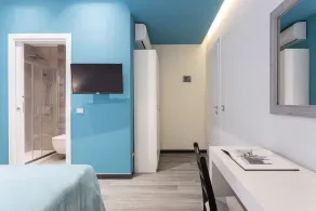 Carla s Rooms with Private Bathroom & Kitchen - Image 4